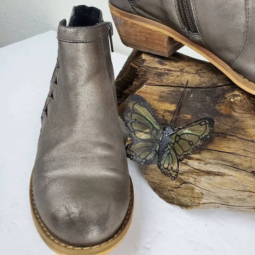 Tucker + tate metallic geometric zip up booties